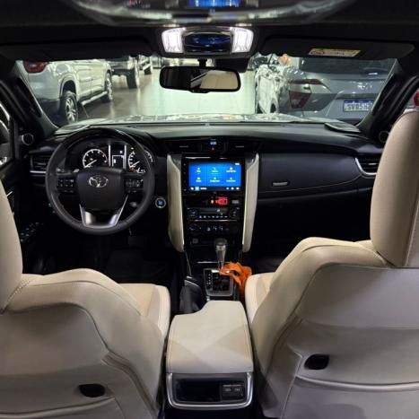 TOYOTA Hilux SW4 2.8 4P SRX 4X4 DIAMOND 7 LUGARES TURBO DIESEL AUTOM�TICO, Foto 12