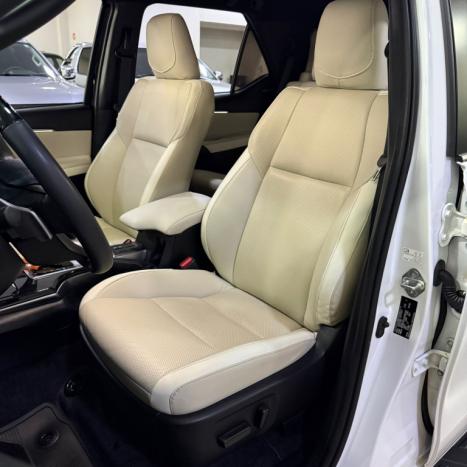 TOYOTA Hilux SW4 2.8 4P SRX 4X4 DIAMOND 7 LUGARES TURBO DIESEL AUTOM�TICO, Foto 13