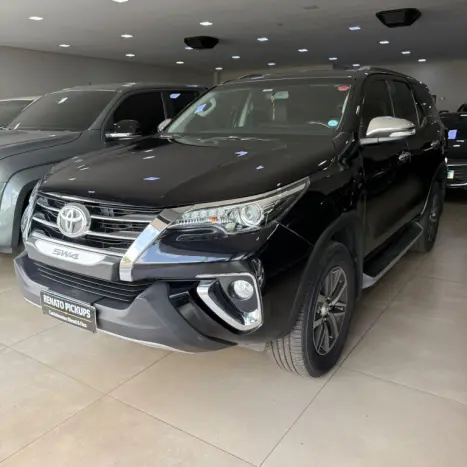 TOYOTA Hilux SW4 2.8 16V 4P SRX 4X4 7 LUGARES TURBO DIESEL AUTOM�TICO, Foto 3