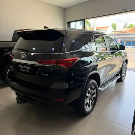 TOYOTA Hilux SW4 2.8 16V 4P SRX 4X4 7 LUGARES TURBO DIESEL AUTOM�TICO, Foto 4