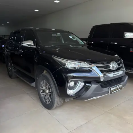 TOYOTA Hilux SW4 2.8 16V 4P SRX 4X4 7 LUGARES TURBO DIESEL AUTOM�TICO, Foto 8