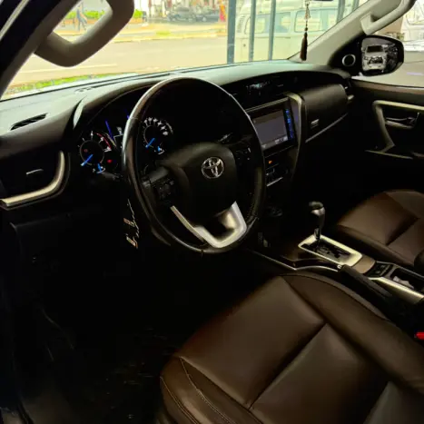 TOYOTA Hilux SW4 2.8 16V 4P SRX 4X4 7 LUGARES TURBO DIESEL AUTOM�TICO, Foto 9