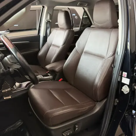 TOYOTA Hilux SW4 2.8 16V 4P SRX 4X4 7 LUGARES TURBO DIESEL AUTOM�TICO, Foto 10