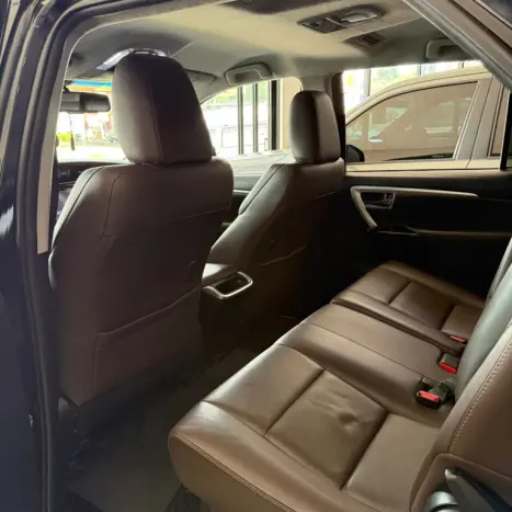 TOYOTA Hilux SW4 2.8 16V 4P SRX 4X4 7 LUGARES TURBO DIESEL AUTOM�TICO, Foto 11