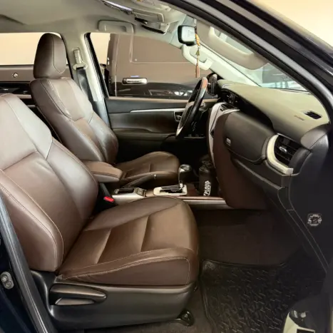 TOYOTA Hilux SW4 2.8 16V 4P SRX 4X4 7 LUGARES TURBO DIESEL AUTOM�TICO, Foto 13