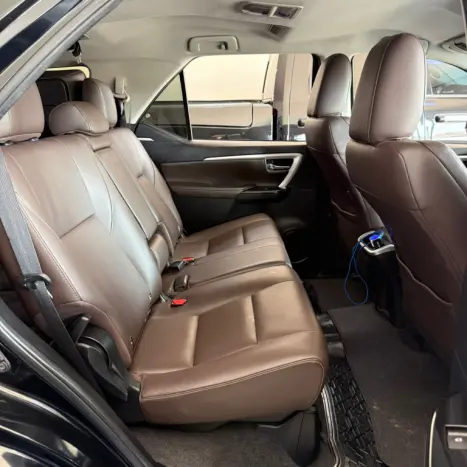 TOYOTA Hilux SW4 2.8 16V 4P SRX 4X4 7 LUGARES TURBO DIESEL AUTOM�TICO, Foto 14