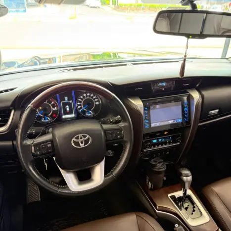 TOYOTA Hilux SW4 2.8 16V 4P SRX 4X4 7 LUGARES TURBO DIESEL AUTOM�TICO, Foto 16