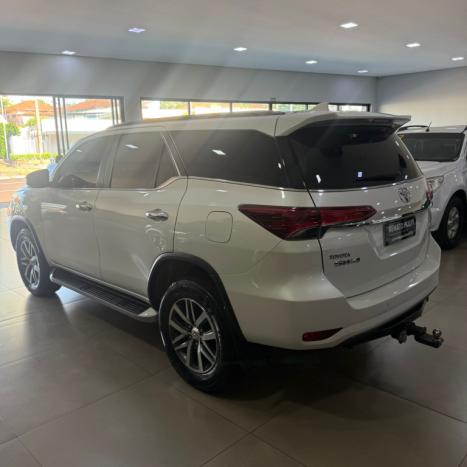 TOYOTA Hilux SW4 2.8 16V 4P SRX 4X4 7 LUGARES TURBO DIESEL AUTOM�TICO, Foto 4