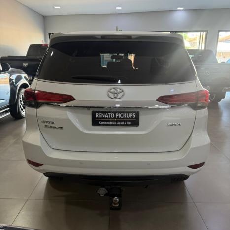 TOYOTA Hilux SW4 2.8 16V 4P SRX 4X4 7 LUGARES TURBO DIESEL AUTOM�TICO, Foto 5