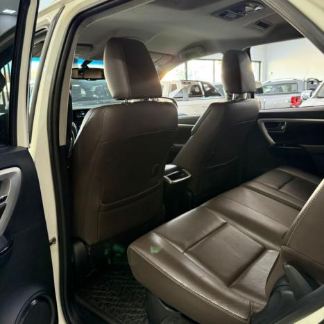 TOYOTA Hilux SW4 2.8 16V 4P SRX 4X4 7 LUGARES TURBO DIESEL AUTOM�TICO, Foto 11