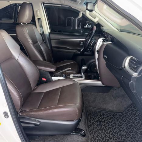 TOYOTA Hilux SW4 2.8 16V 4P SRX 4X4 7 LUGARES TURBO DIESEL AUTOM�TICO, Foto 13