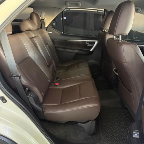 TOYOTA Hilux SW4 2.8 16V 4P SRX 4X4 7 LUGARES TURBO DIESEL AUTOM�TICO, Foto 14