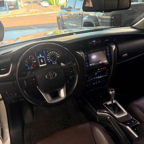 TOYOTA Hilux SW4 2.8 16V 4P SRX 4X4 7 LUGARES TURBO DIESEL AUTOM�TICO, Foto 16