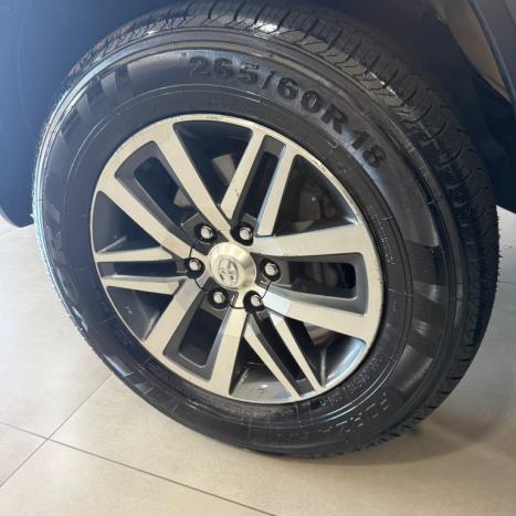 TOYOTA Hilux SW4 2.8 16V 4P SRX 4X4 7 LUGARES TURBO DIESEL AUTOM�TICO, Foto 18