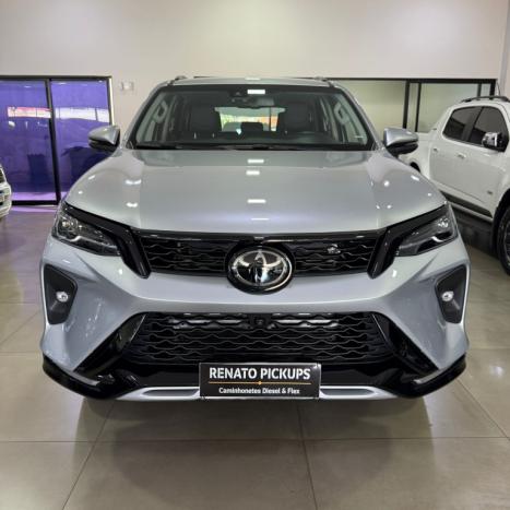 TOYOTA Hilux SW4 2.8 16V 4P SRX PLATINUM 4X4 7 LUGARES TURBO DIESEL AUTOM�TICO, Foto 2
