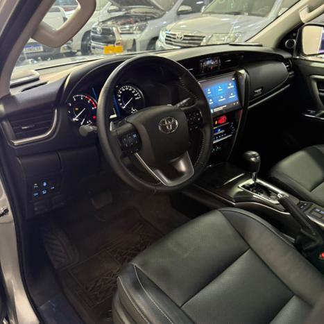 TOYOTA Hilux SW4 2.8 16V 4P SRX PLATINUM 4X4 7 LUGARES TURBO DIESEL AUTOM�TICO, Foto 9