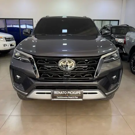 TOYOTA Hilux SW4 2.8 16V 4P SRX 4X4 7 LUGARES TURBO DIESEL AUTOM�TICO, Foto 2