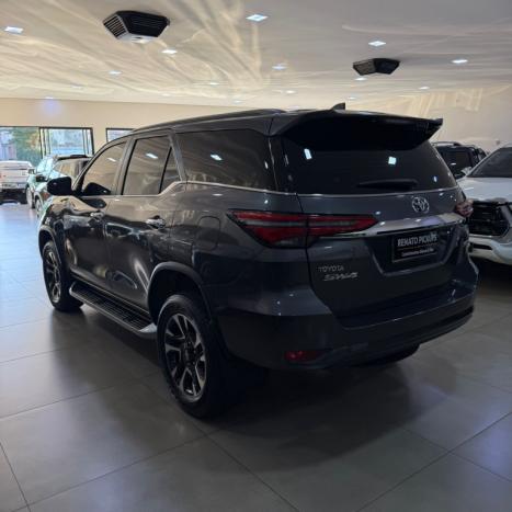 TOYOTA Hilux SW4 2.8 16V 4P SRX 4X4 7 LUGARES TURBO DIESEL AUTOM�TICO, Foto 4