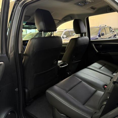 TOYOTA Hilux SW4 2.8 16V 4P SRX 4X4 7 LUGARES TURBO DIESEL AUTOM�TICO, Foto 15