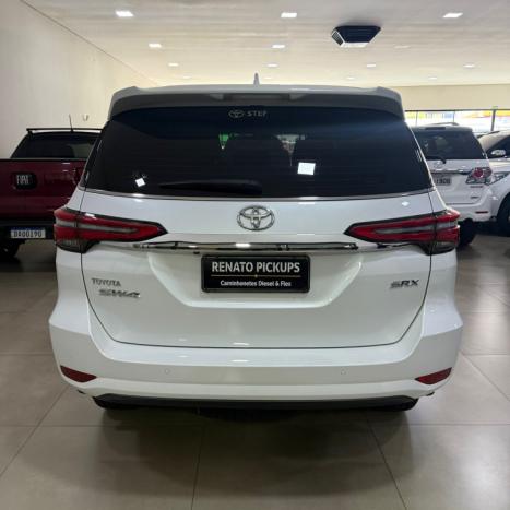 TOYOTA Hilux SW4 2.8 16V 4P SRX 4X4 7 LUGARES TURBO DIESEL AUTOMÁTICO, Foto 5
