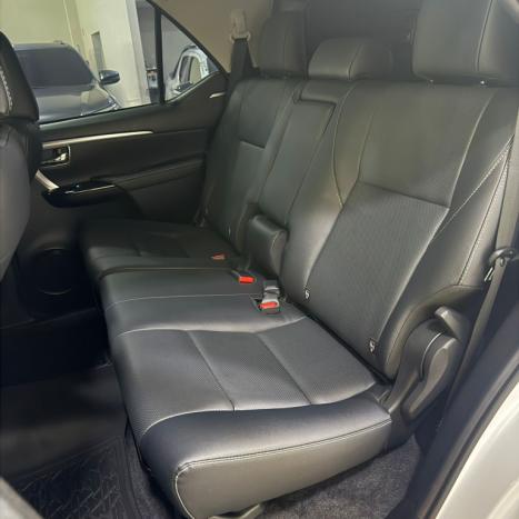 TOYOTA Hilux SW4 2.8 16V 4P SRX 4X4 7 LUGARES TURBO DIESEL AUTOMÁTICO, Foto 11