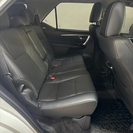 TOYOTA Hilux SW4 2.8 16V 4P SRX 4X4 7 LUGARES TURBO DIESEL AUTOMÁTICO, Foto 14