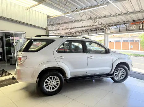 TOYOTA Hilux SW4 3.0 16V 4P SRV 4X4 TURBO DIESEL AUTOMÁTICO, Foto 2 TOYOTA Hilux SW4 3.0 16V 4P SRV 4X4 TURBO DIESEL AUTOMÁTICO, Foto 2