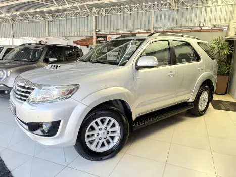 TOYOTA Hilux SW4 3.0 16V 4P SRV 4X4 TURBO DIESEL AUTOMÁTICO, Foto 4 TOYOTA Hilux SW4 3.0 16V 4P SRV 4X4 TURBO DIESEL AUTOMÁTICO, Foto 4