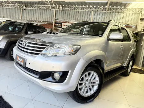 TOYOTA Hilux SW4 3.0 16V 4P SRV 4X4 TURBO DIESEL AUTOMÁTICO, Foto 7 TOYOTA Hilux SW4 3.0 16V 4P SRV 4X4 TURBO DIESEL AUTOMÁTICO, Foto 7