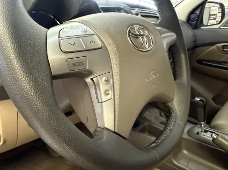 TOYOTA Hilux SW4 3.0 16V 4P SRV 4X4 TURBO DIESEL AUTOMÁTICO, Foto 12 TOYOTA Hilux SW4 3.0 16V 4P SRV 4X4 TURBO DIESEL AUTOMÁTICO, Foto 12