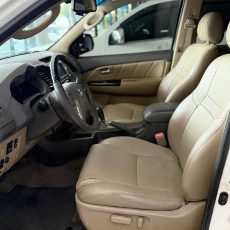TOYOTA Hilux SW4 3.0 16V 4P SRV 4X4 7 LUGARES TURBO DIESEL AUTOM�TICO, Foto 9