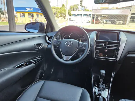 TOYOTA Yaris Hatch 1.5 16V 4P FLEX S MULTDRIVE AUTOMÁTICO, Foto 9