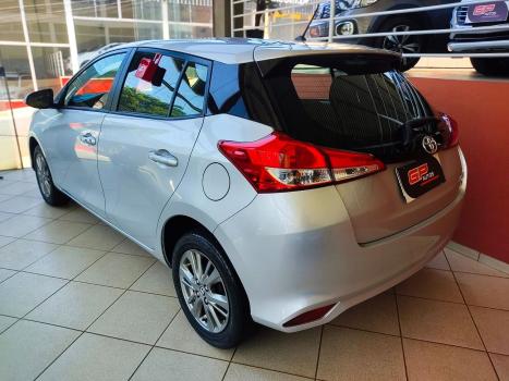 TOYOTA Yaris Sedan 1.5 16V 4P FLEX PLUS MULTIDRIVE AUTOMTICO CVT, Foto 5