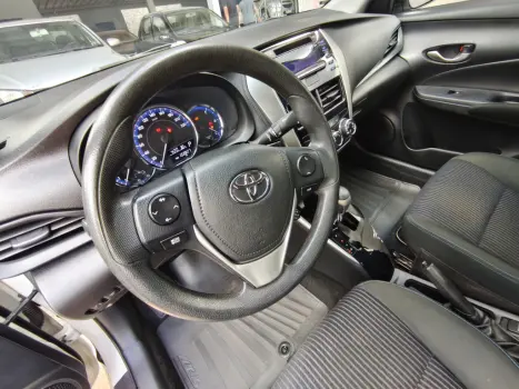 TOYOTA Yaris Sedan 1.5 16V 4P FLEX PLUS MULTIDRIVE AUTOM�TICO CVT, Foto 3