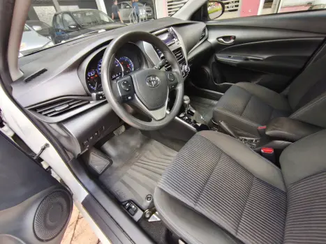 TOYOTA Yaris Sedan 1.5 16V 4P FLEX PLUS MULTIDRIVE AUTOM�TICO CVT, Foto 4
