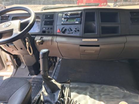 VOLKSWAGEN 24-280 CONSTELLATION 6x2, Foto 2
