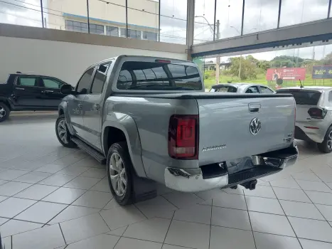 VOLKSWAGEN Amarok 3.0 V6 CABINE DUPLA HIGHLINE 4X4 TURBO INTERCOOLER AUTOMTICO, Foto 8