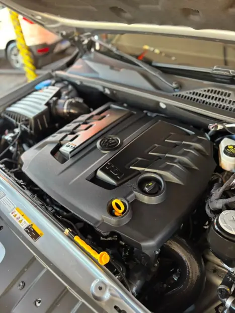 VOLKSWAGEN Amarok 3.0 V6 CABINE DUPLA HIGHLINE 4X4 TURBO INTERCOOLER AUTOM�TICO, Foto 20