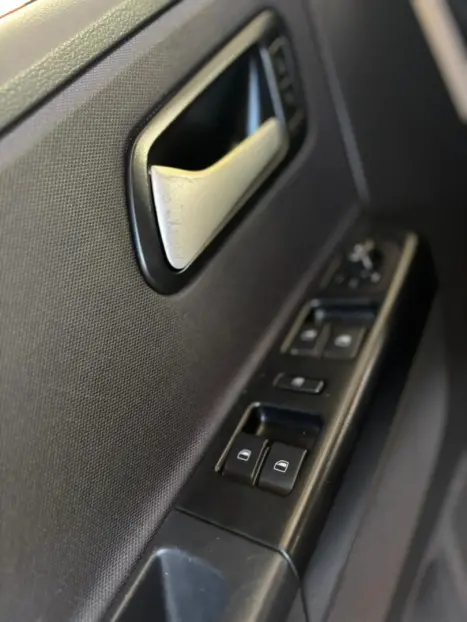 VOLKSWAGEN Fox 1.6 4P FLEX, Foto 18