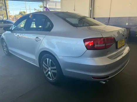 VOLKSWAGEN Jetta 2.0 4P CONFORTLINE TIPTRONIC AUTOMTICO, Foto 3