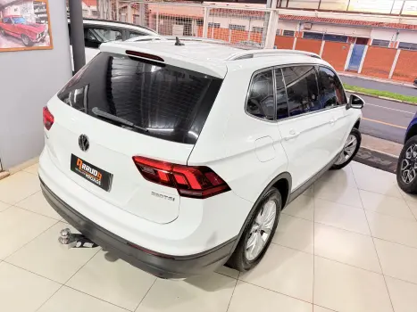 VOLKSWAGEN Tiguan 1.4 250 TSI TOTAL FLEX ALLSPACE COMFORTLINE TURBO AUTOM�TICO TIPTRONIC, Foto 4