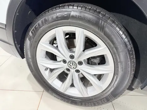 VOLKSWAGEN Tiguan 1.4 250 TSI TOTAL FLEX ALLSPACE COMFORTLINE TURBO AUTOM�TICO TIPTRONIC, Foto 5