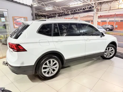 VOLKSWAGEN Tiguan 1.4 250 TSI TOTAL FLEX ALLSPACE COMFORTLINE TURBO AUTOM�TICO TIPTRONIC, Foto 6
