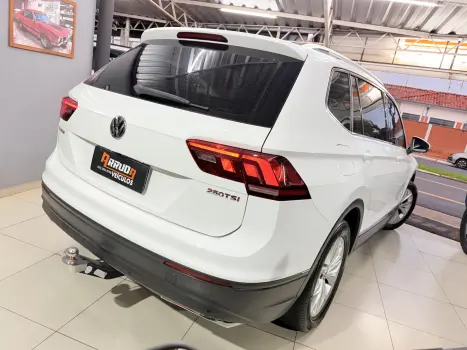 VOLKSWAGEN Tiguan 1.4 250 TSI TOTAL FLEX ALLSPACE COMFORTLINE TURBO AUTOM�TICO TIPTRONIC, Foto 7