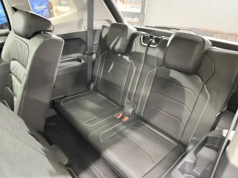 VOLKSWAGEN Tiguan 1.4 250 TSI TOTAL FLEX ALLSPACE COMFORTLINE TURBO AUTOM�TICO TIPTRONIC, Foto 9