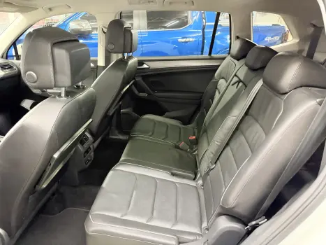 VOLKSWAGEN Tiguan 1.4 250 TSI TOTAL FLEX ALLSPACE COMFORTLINE TURBO AUTOM�TICO TIPTRONIC, Foto 10