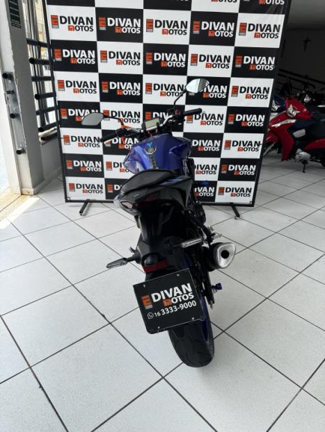 YAMAHA MT-03 300 ABS, Foto 2