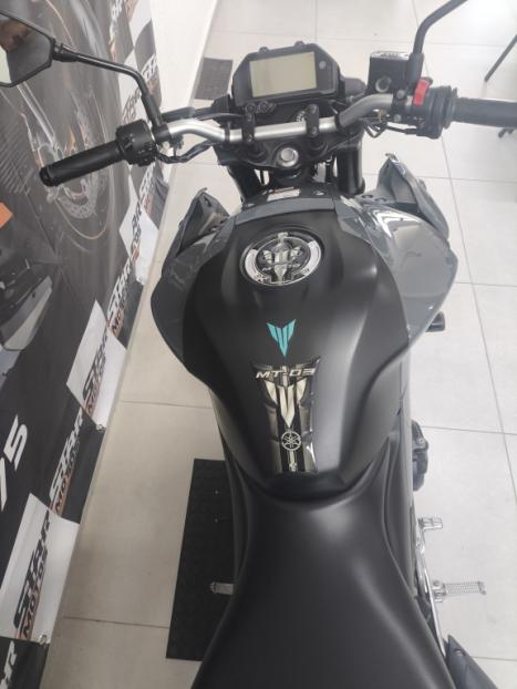 YAMAHA MT-03 300 ABS, Foto 6
