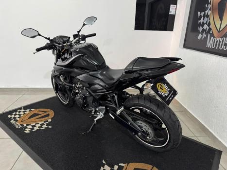 YAMAHA MT-03 300 ABS, Foto 4