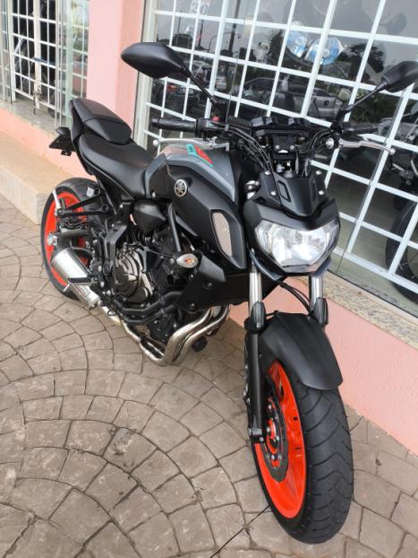 YAMAHA MT-07 700 ABS, Foto 1